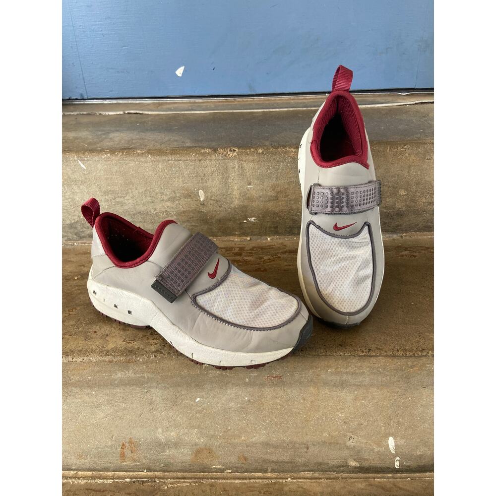 Nike women’s gray and maroon slip on sneaker